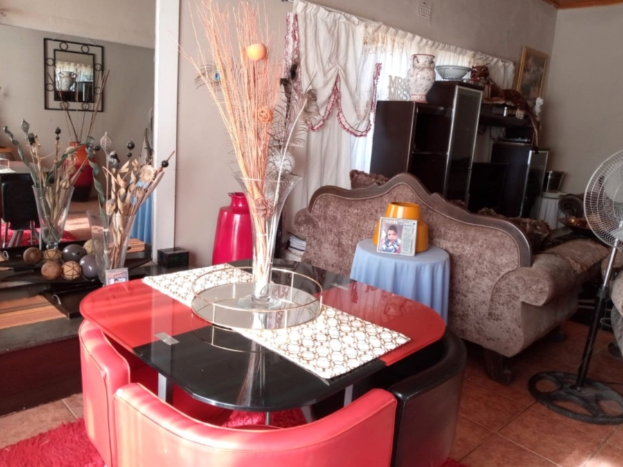 4 Bedroom Property for Sale in Louwville Western Cape